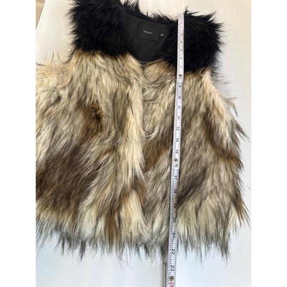 Tatula Faux Fur Vest - Picture 10 of 10